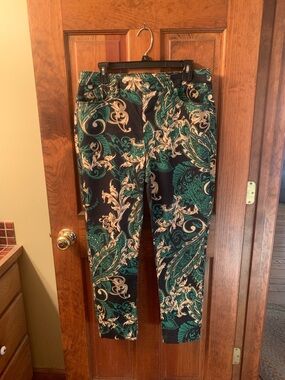 Chico's NEW NEVER WORN, Scroll pattern pull on Platinum Jeggins. Size 1.5 or 10.